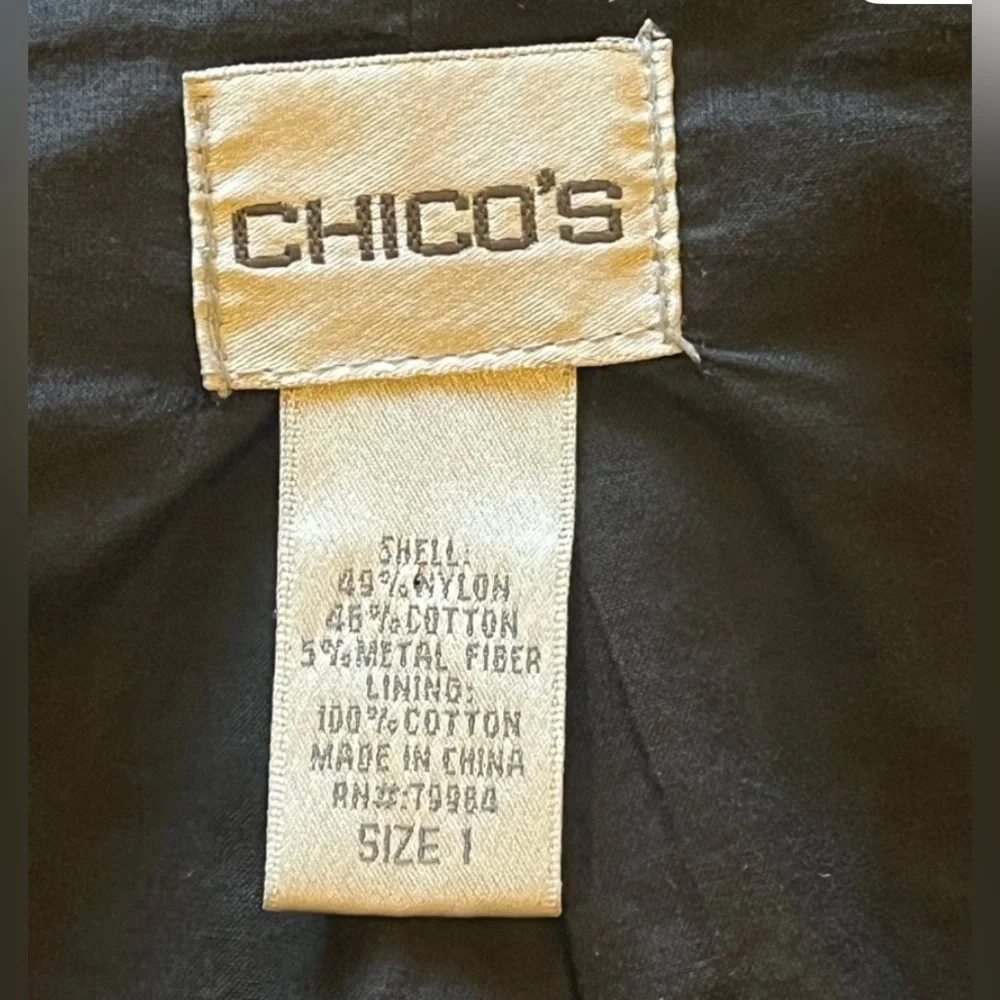 Chico’s raincoat/ long windbreaker/ trench coat. Black w/ silver tone buttons. M